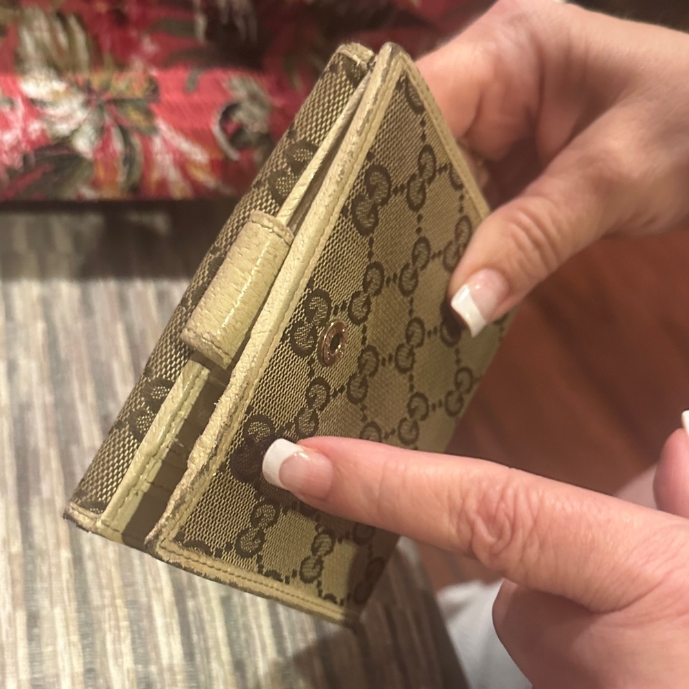 Gucci Beige and Brown Monogram Wallet - Picture 7 of 7